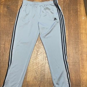 Adidas men’s sweat bottoms. Zips up in the back.